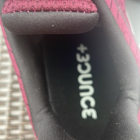 Adidas alphabounce trainers maroon with gold NWT never worn and box. Men’s 14 - Picture 7 of 9